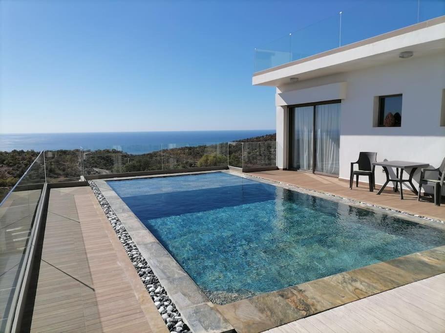 Three-Bedroom Villa,1493372800:JPEG