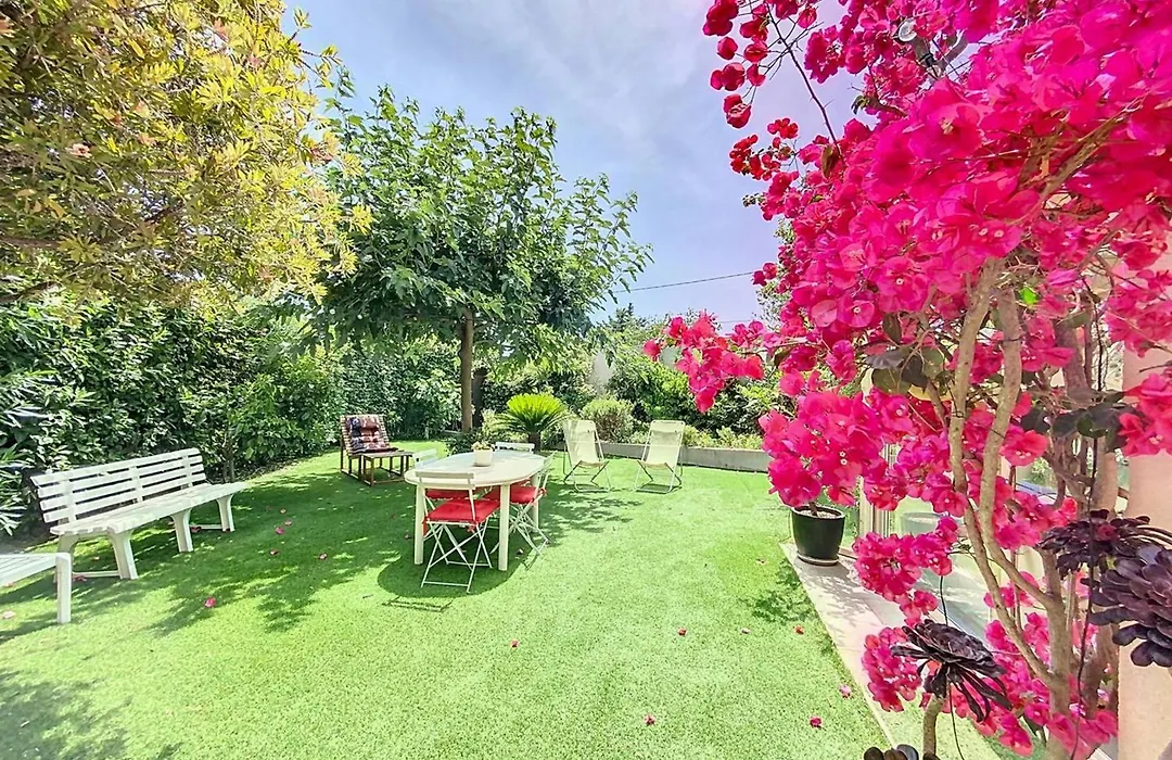 Charmante Villa 4 Pièces avec Piscine, Terrasse et Parking Privé à La Ciotat - Proche Plages - FR-1-770-33-1