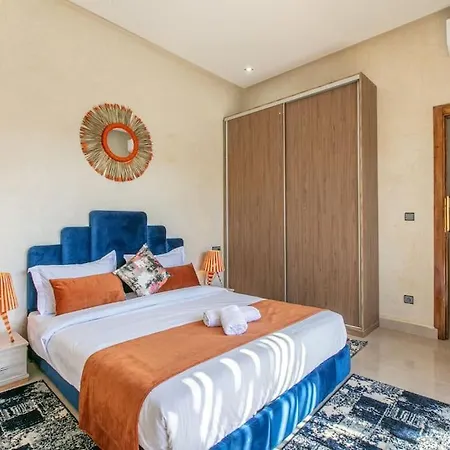 Villa Leila,piscine , grand jardin, jeux , cuisinière-2