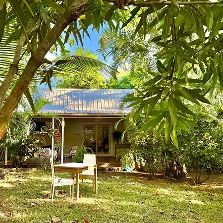 Waka Lodge - House With Garden-3