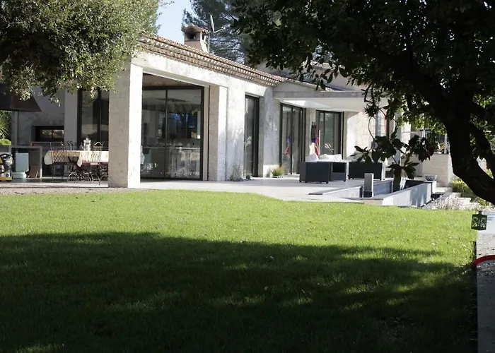 Luxurious Villa 4 Bedrooms In Secluded Area, Swimming Pool Valbonne