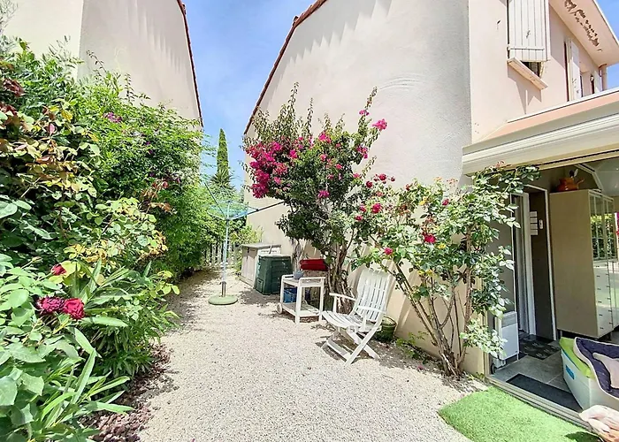 Charmante Villa 4 Pièces avec Piscine, Terrasse et Parking Privé à La Ciotat - Proche Plages - FR-1-770-33