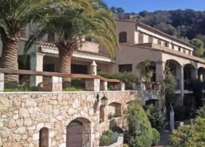 Villa loucisa Nice piscine vue mer 8 chambres 24 couchages