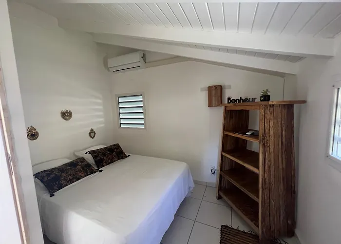 Spacieuse VILLA COROSSOL avec piscine et jeux extérieurs Le Gosier 