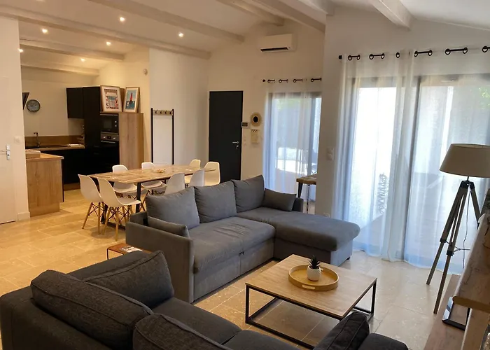 Maison moderne plain-pied 3 chambres jardin préau La Rochelle 