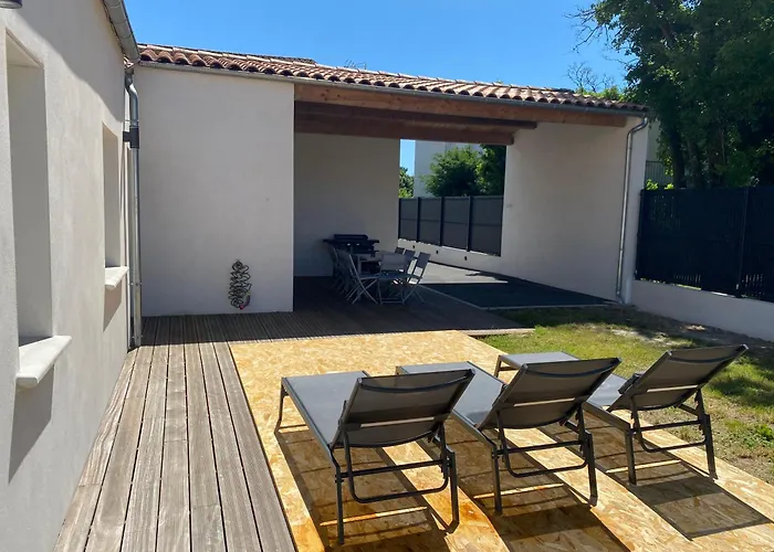 Maison moderne plain-pied 3 chambres jardin préau La Rochelle 