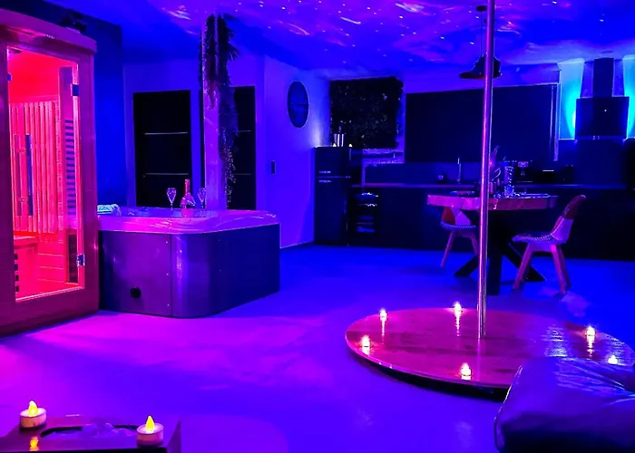 Love Room Jacuzzi La Villa Des Charmes (Adults Only) Vias